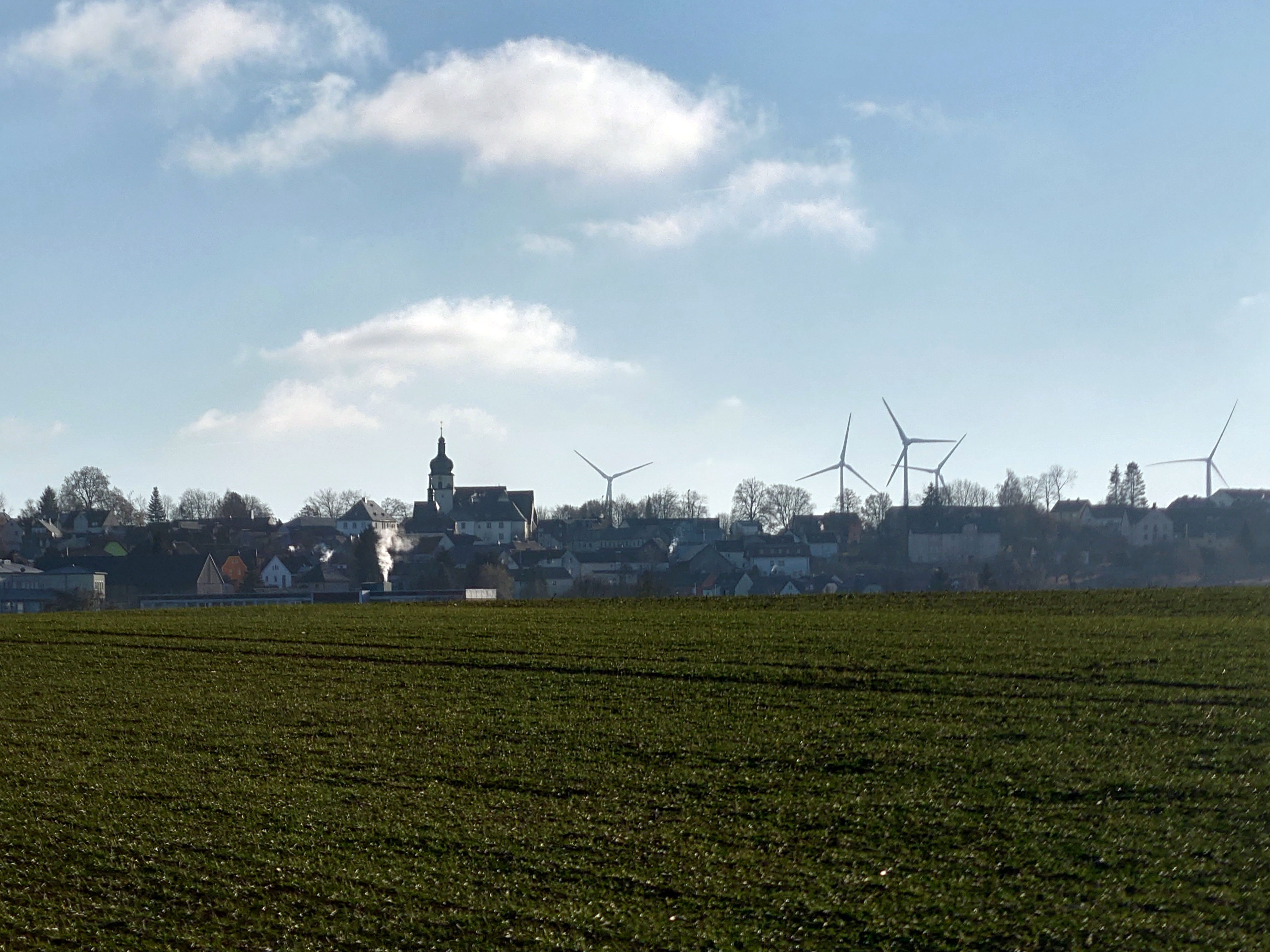 Luftaufnahme des Berger Winkels mit Blick auf die Landschaft und Häuser